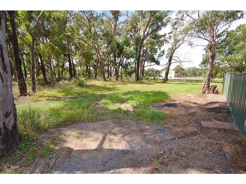 18 Platypus Drive, Mount Clear VIC 3350