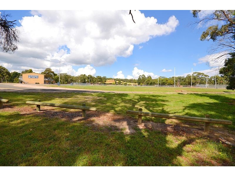 18 Platypus Drive, Mount Clear VIC 3350