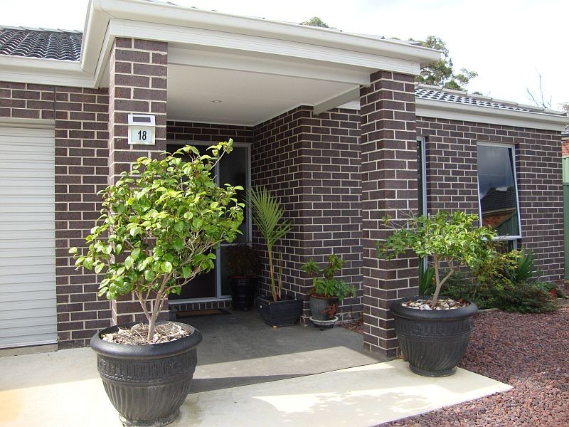18 Platypus Drive, Mount Clear VIC 3350
