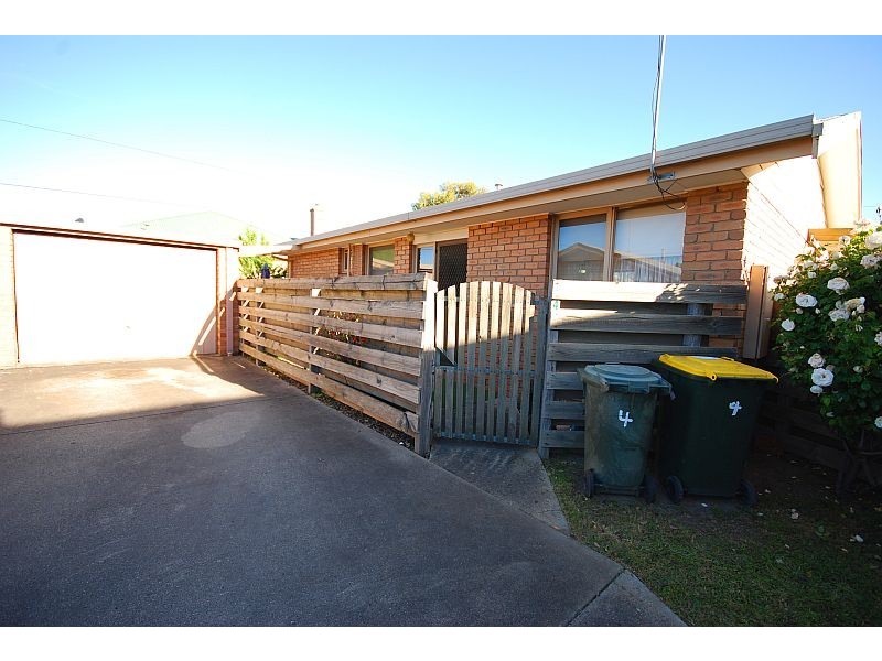 4/104 Vickers Street, Sebastopol VIC 3356
