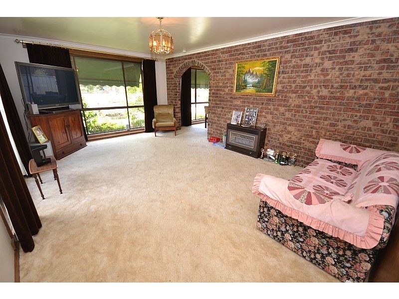 13 Cromwell Street, Sebastopol VIC 3356