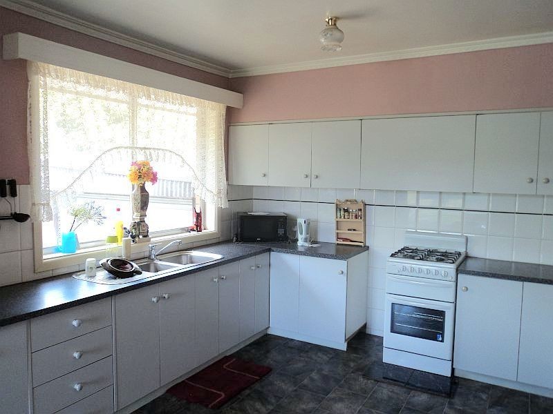 18 Ronans Road, Springbank VIC 3352