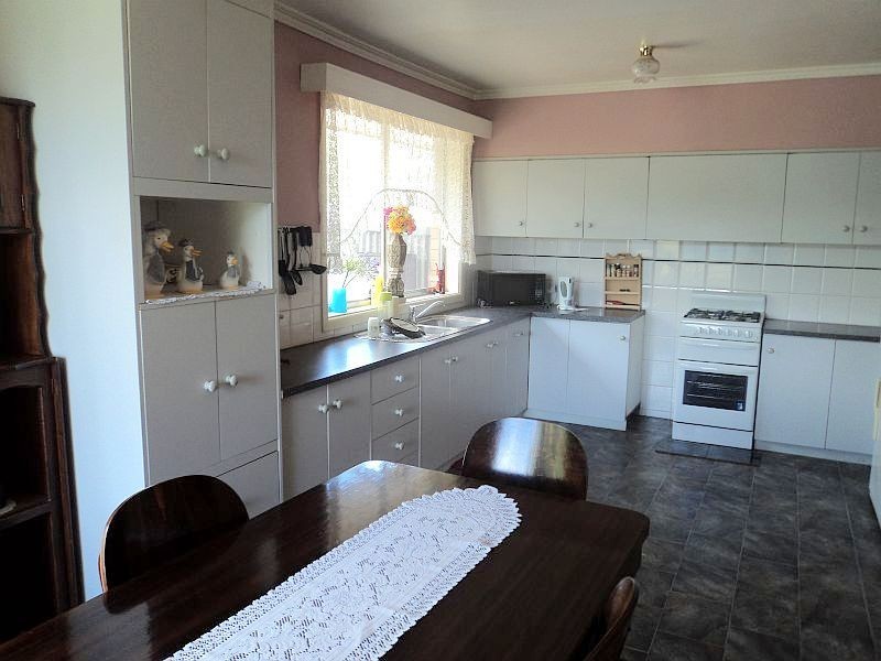 18 Ronans Road, Springbank VIC 3352