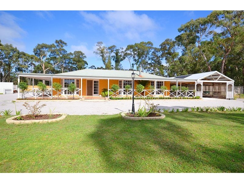 4 Laurence Drive, Snake Valley VIC 3351