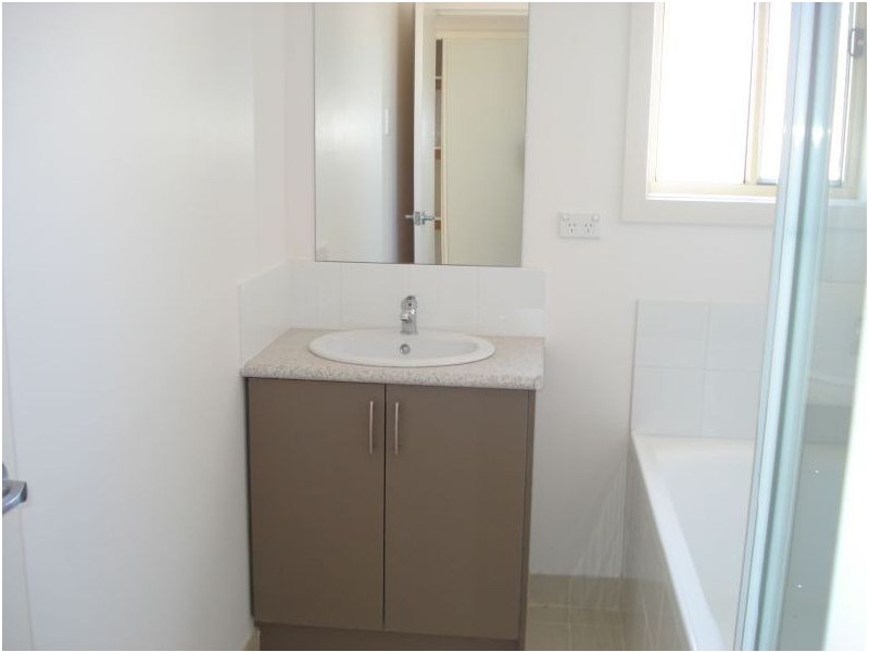 10/6 Thompson Street, Brown Hill VIC 3350