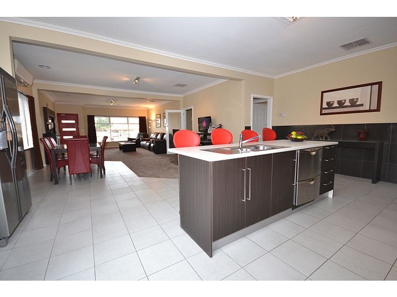 31 Head Street, Wendouree VIC 3355