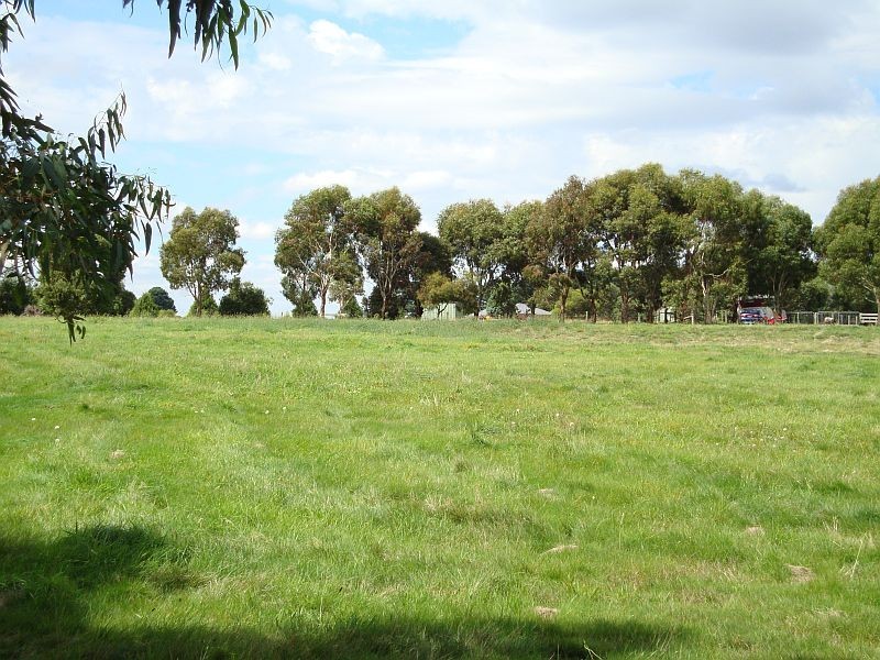 16B Launchley Drive, Cardigan Village VIC 3352