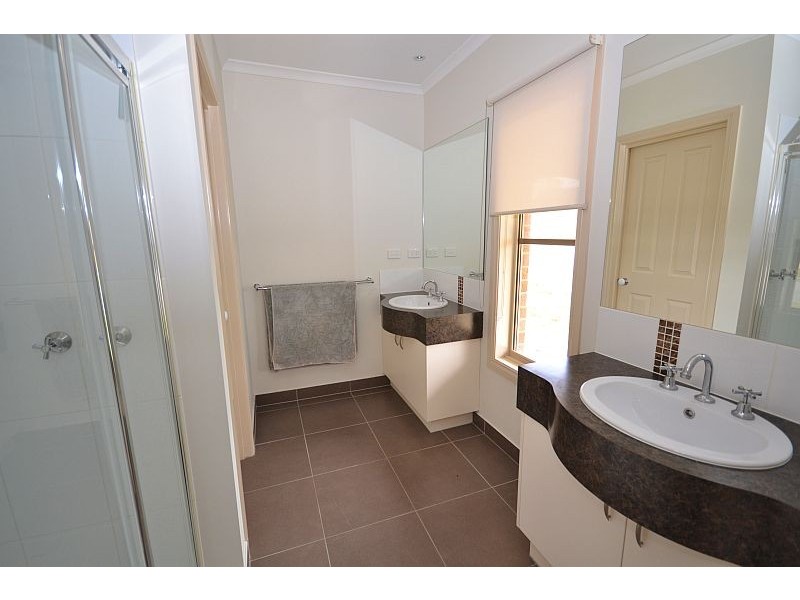 19 Pinevale Way, Ballarat North VIC 3350