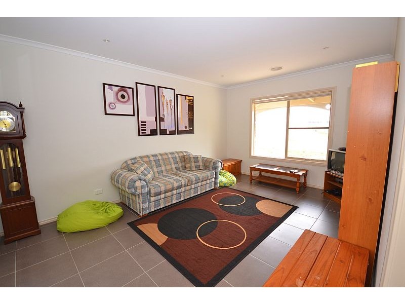 19 Pinevale Way, Ballarat North VIC 3350