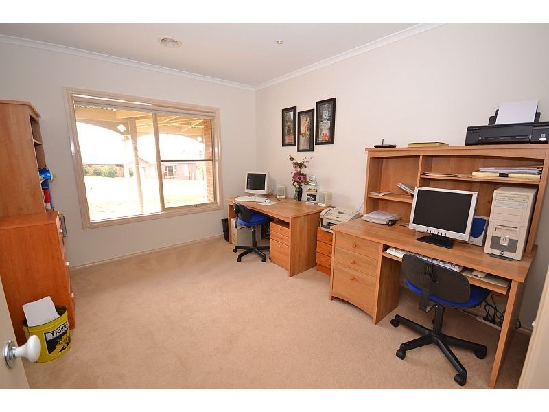 19 Pinevale Way, Ballarat North VIC 3350