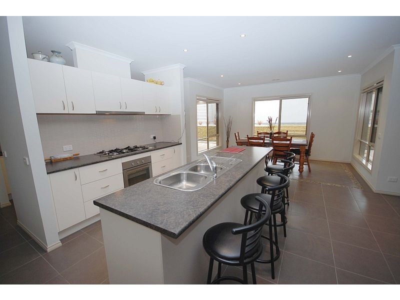 19 Pinevale Way, Ballarat North VIC 3350