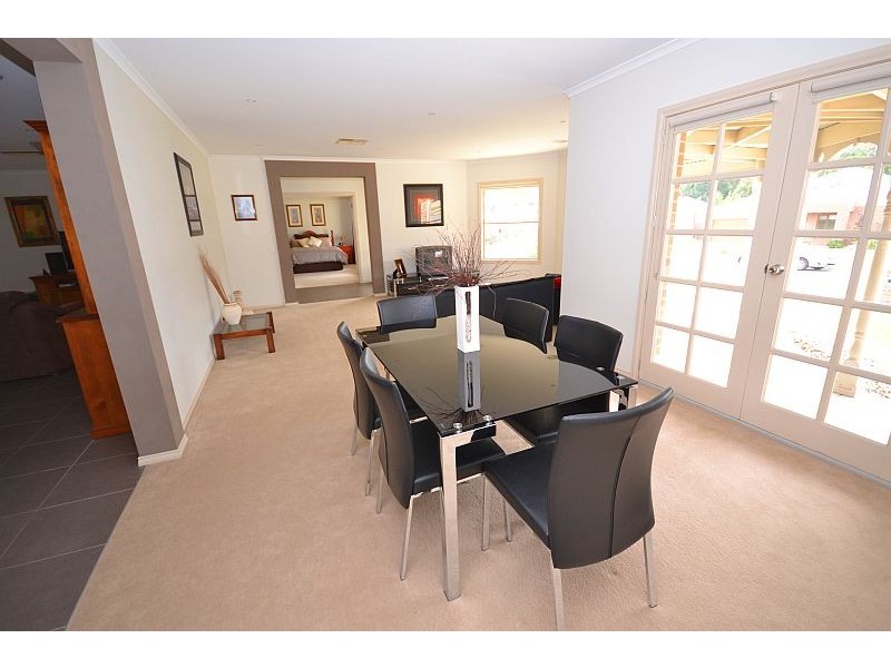 19 Pinevale Way, Ballarat North VIC 3350