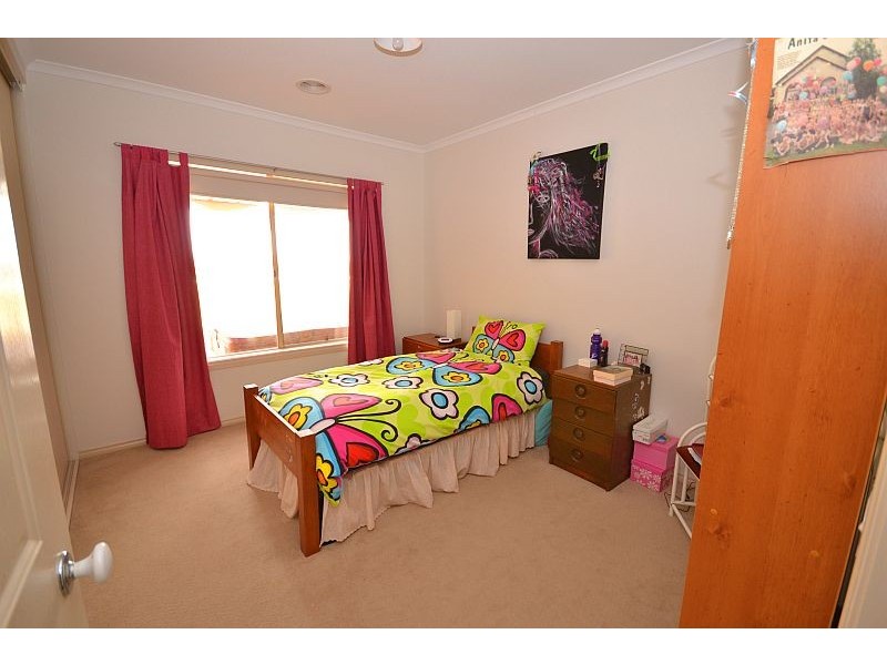 19 Pinevale Way, Ballarat North VIC 3350