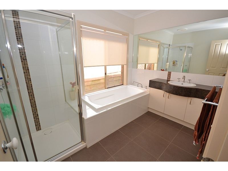 19 Pinevale Way, Ballarat North VIC 3350