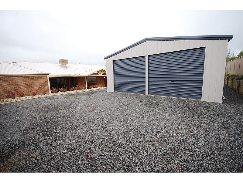 19 Pinevale Way, Ballarat North VIC 3350