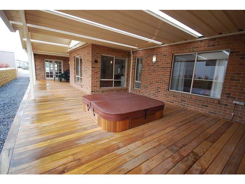 19 Pinevale Way, Ballarat North VIC 3350