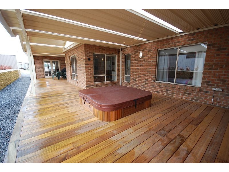 19 Pinevale Way, Ballarat North VIC 3350