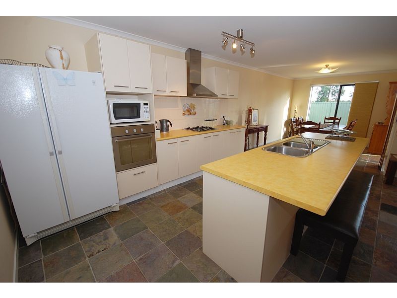 8 Delaney Drive, Miners Rest VIC 3352