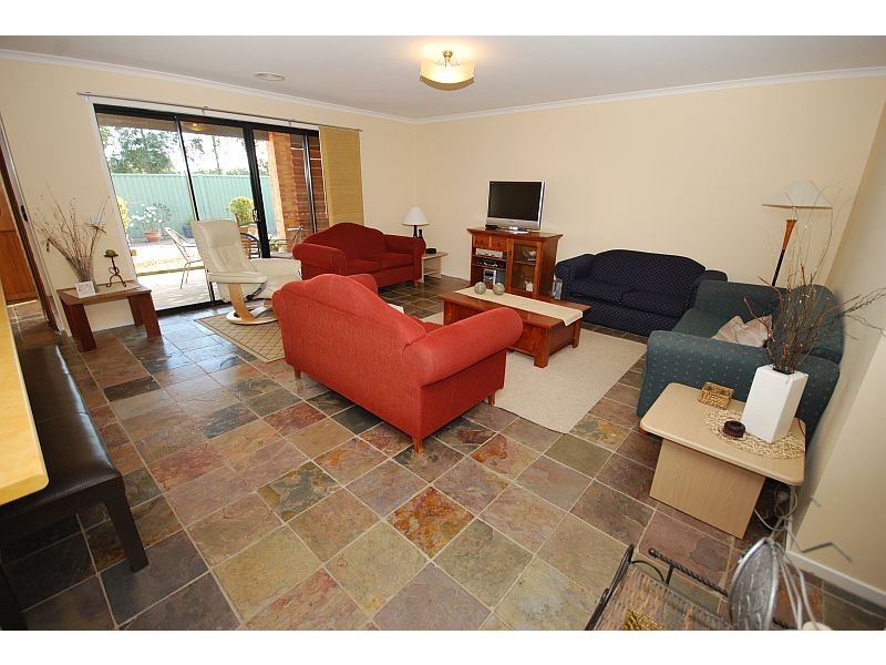 8 Delaney Drive, Miners Rest VIC 3352