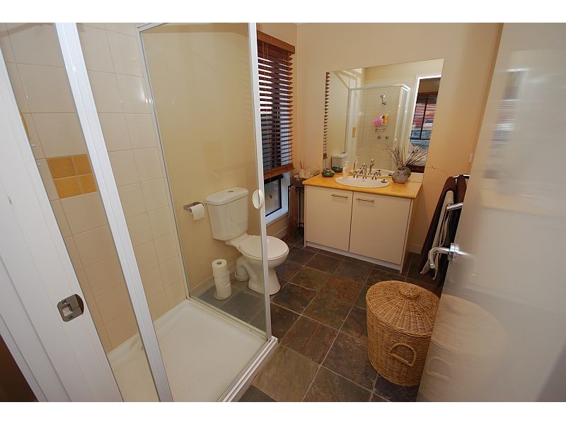 8 Delaney Drive, Miners Rest VIC 3352