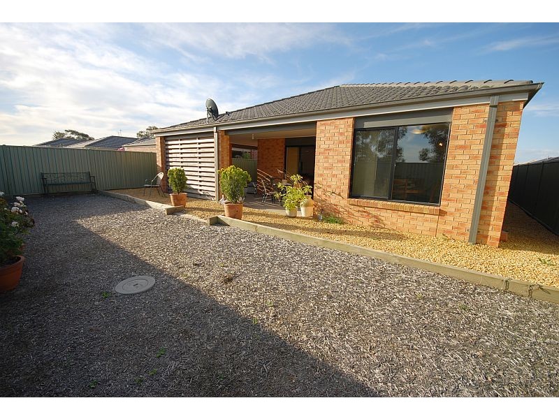 8 Delaney Drive, Miners Rest VIC 3352