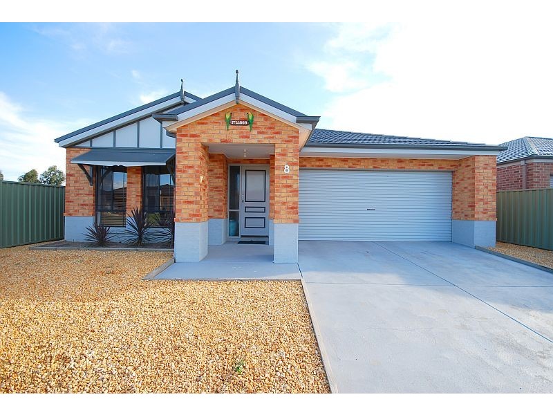 8 Delaney Drive, Miners Rest VIC 3352