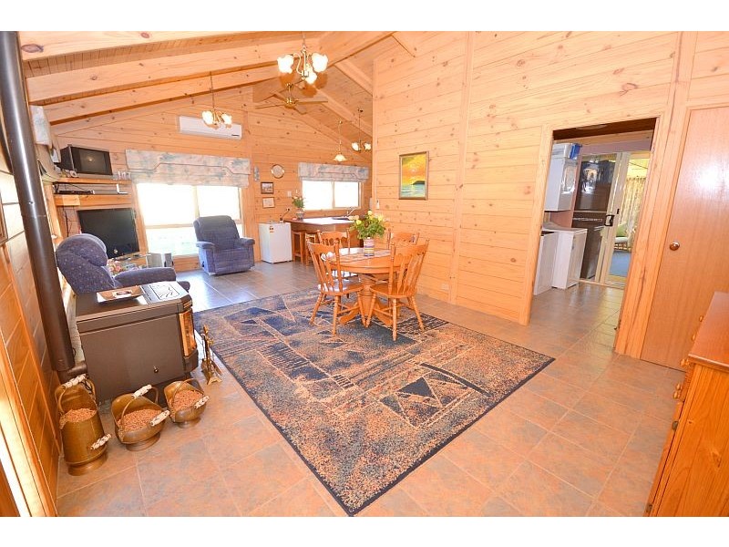 38 Jackson Street, Linton VIC 3360