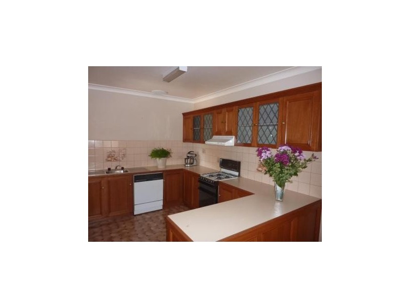 18 Burnbank Street, Lake Wendouree VIC 3350