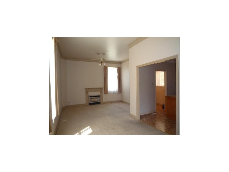 18 Burnbank Street, Lake Wendouree VIC 3350