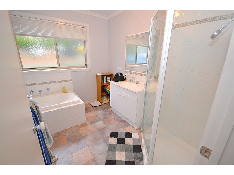 2 Bartley Avenue, Ballarat VIC 3350