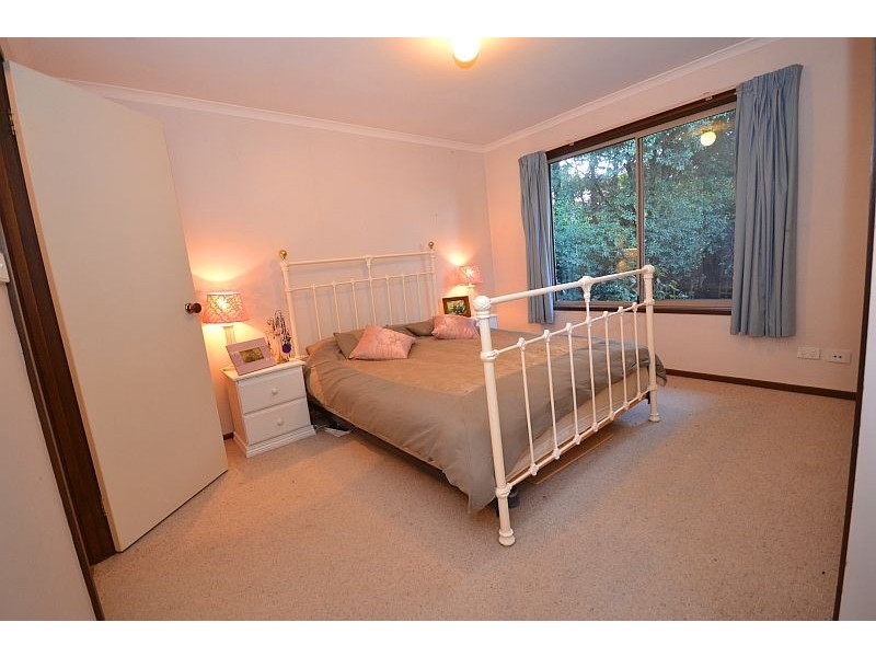 8 Allenby Court, Mount Clear VIC 3350