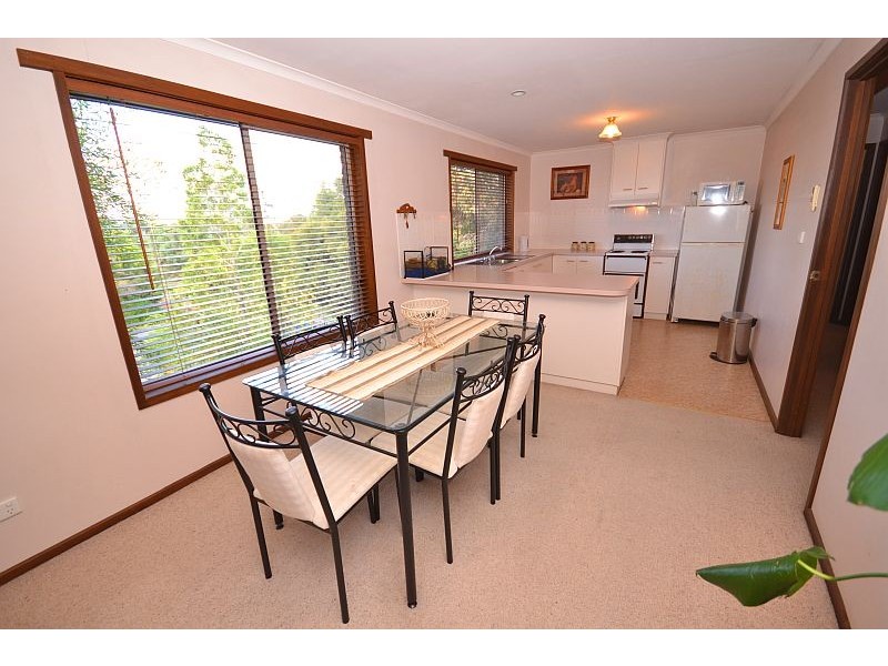 8 Allenby Court, Mount Clear VIC 3350