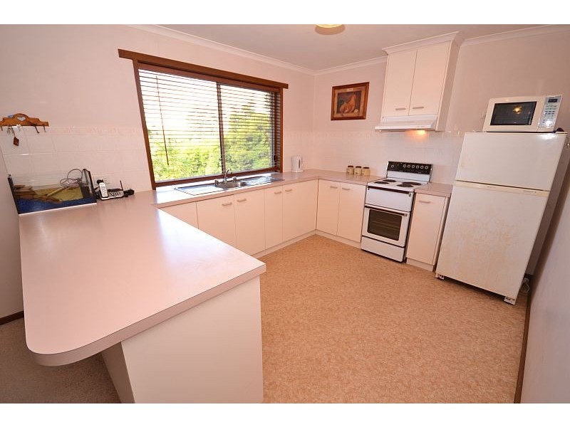 8 Allenby Court, Mount Clear VIC 3350