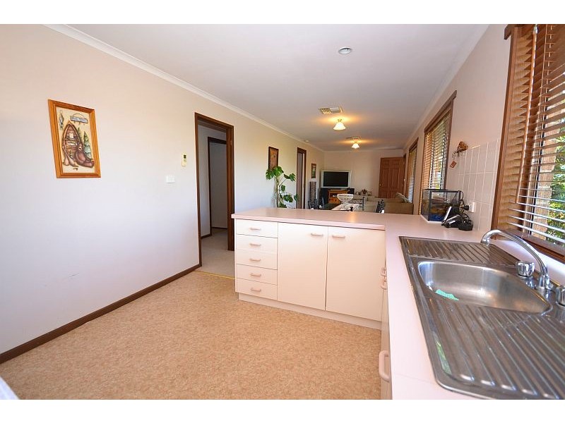 8 Allenby Court, Mount Clear VIC 3350