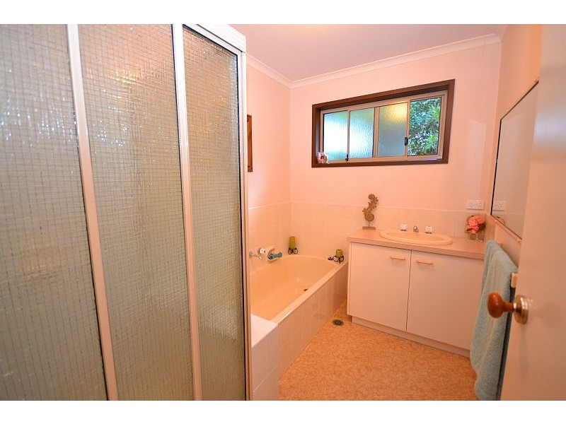 8 Allenby Court, Mount Clear VIC 3350