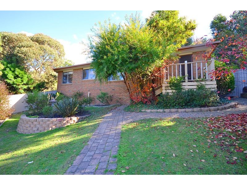 8 Allenby Court, Mount Clear VIC 3350