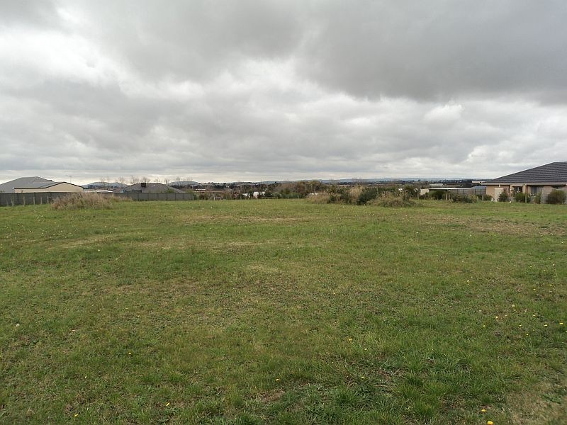 23 Windermere Way, Cardigan Village VIC 3352