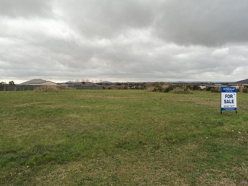 23 Windermere Way, Cardigan Village VIC 3352