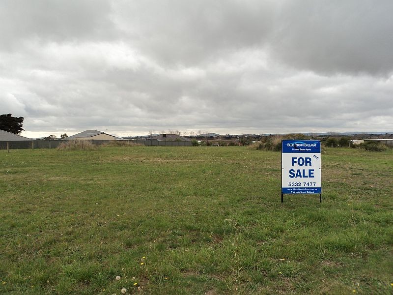 23 Windermere Way, Cardigan Village VIC 3352