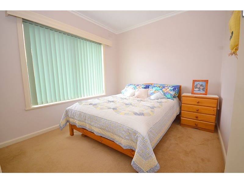 4 Towong Street, Alfredton VIC 3350