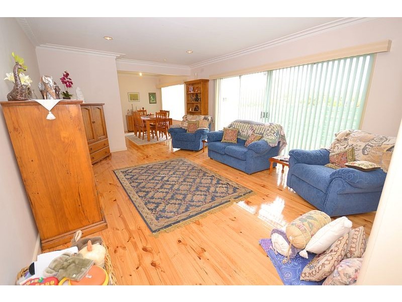 4 Towong Street, Alfredton VIC 3350