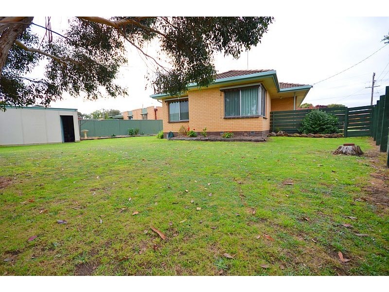 4 Towong Street, Alfredton VIC 3350