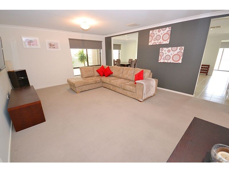 243 Whitelaw Avenue, Delacombe VIC 3356