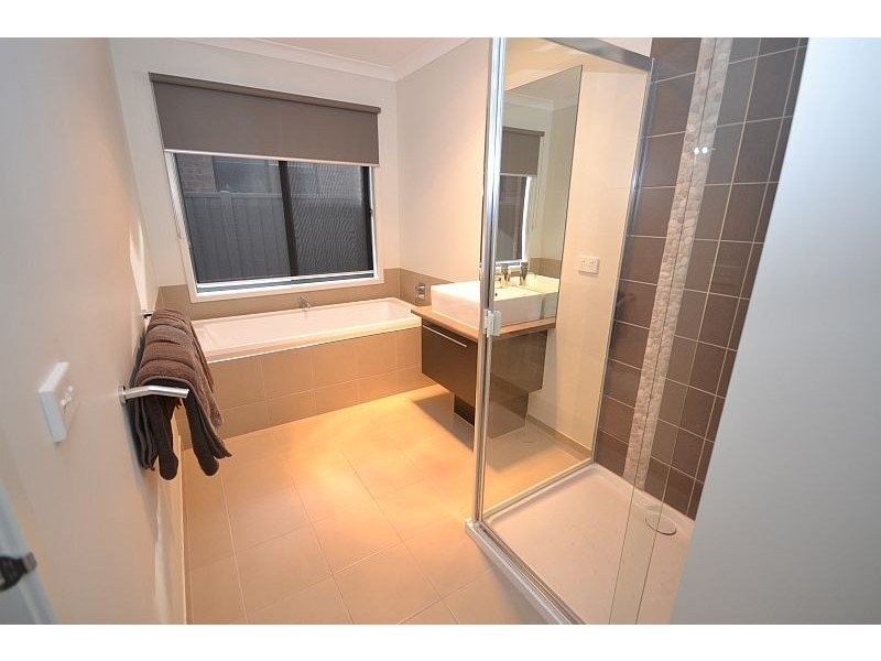 243 Whitelaw Avenue, Delacombe VIC 3356