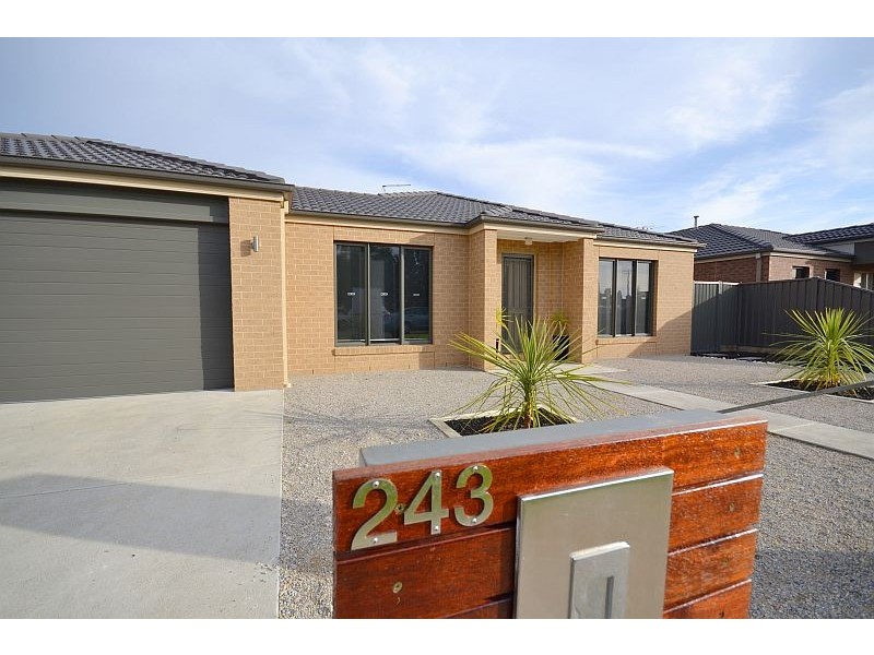 243 Whitelaw Avenue, Delacombe VIC 3356