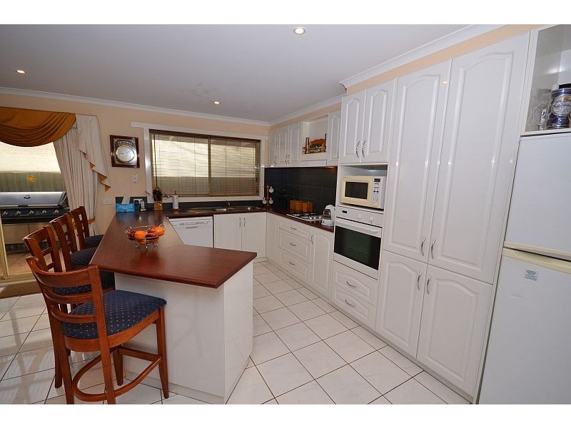 11 Clifton Street, Delacombe VIC 3356