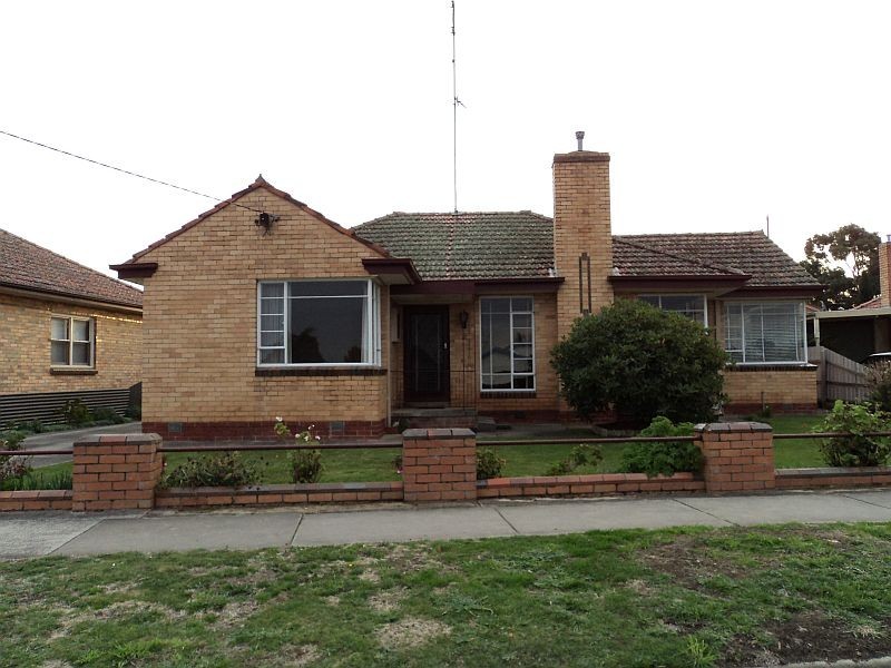 16 Rowlands Street, Sebastopol VIC 3356