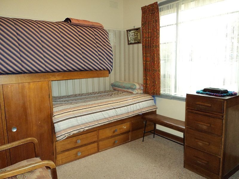 16 Rowlands Street, Sebastopol VIC 3356