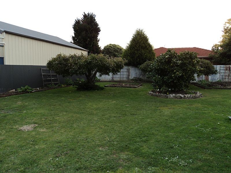 16 Rowlands Street, Sebastopol VIC 3356