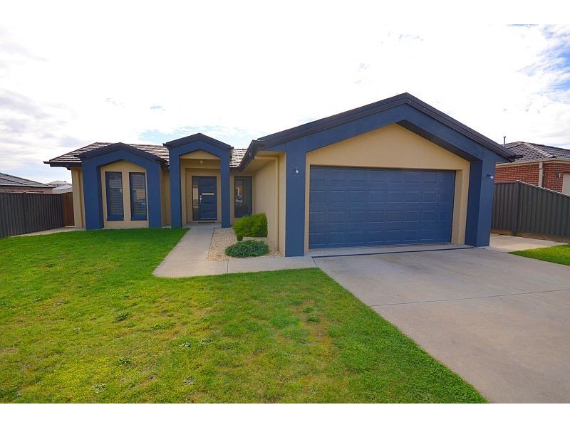 6 Chilton Close, Delacombe VIC 3356